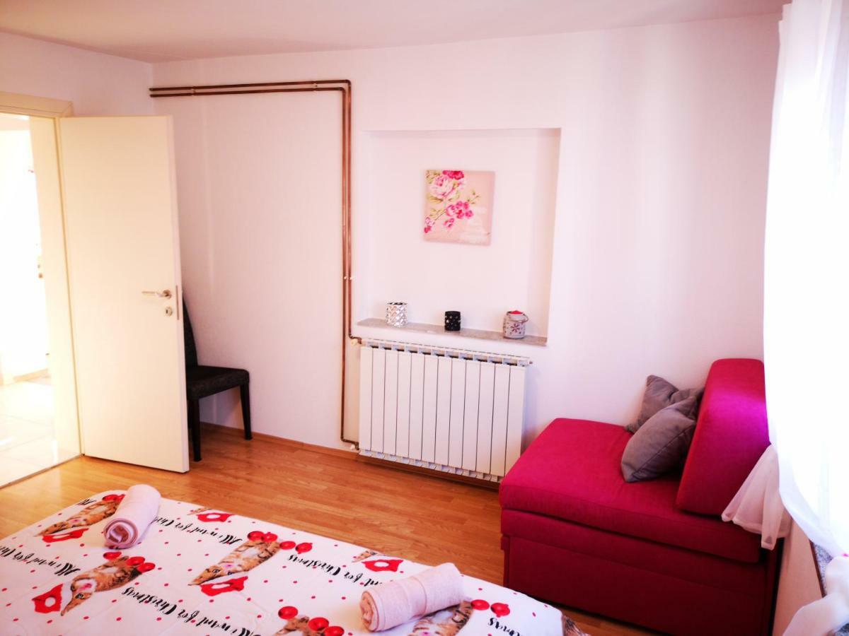 Apartman "Sabine Red" With Heated Pool Omišalj Exterior foto