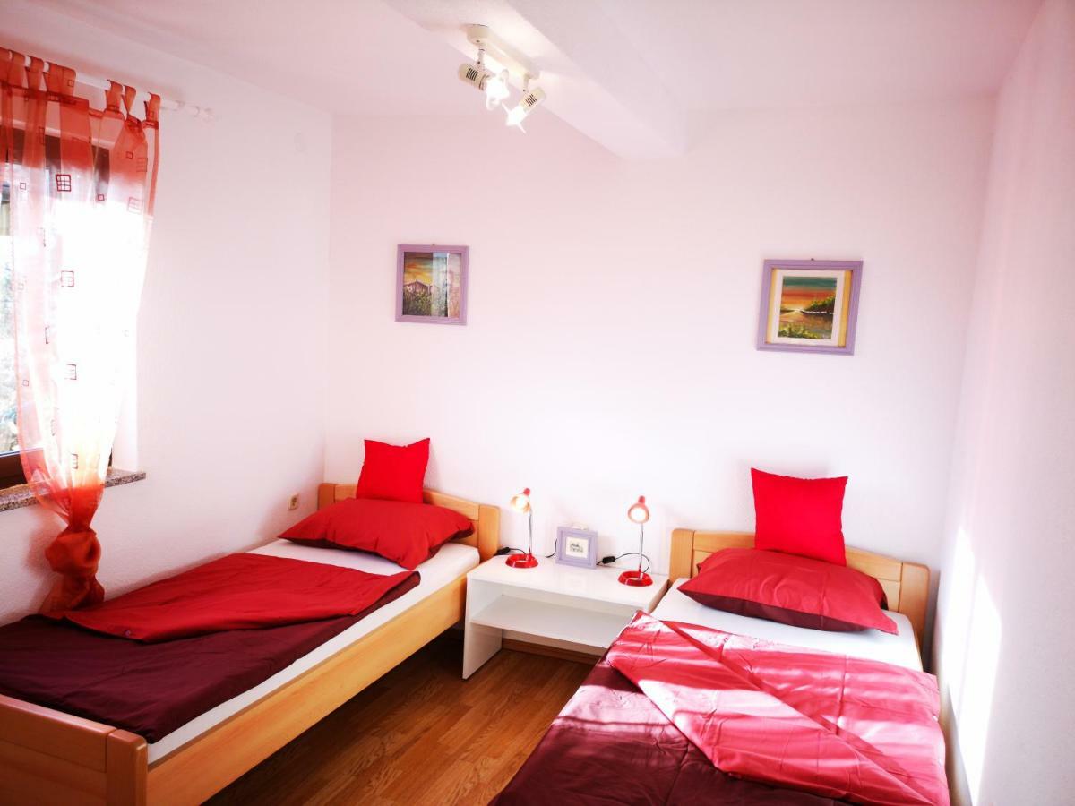 Apartman "Sabine Red" With Heated Pool Omišalj Exterior foto