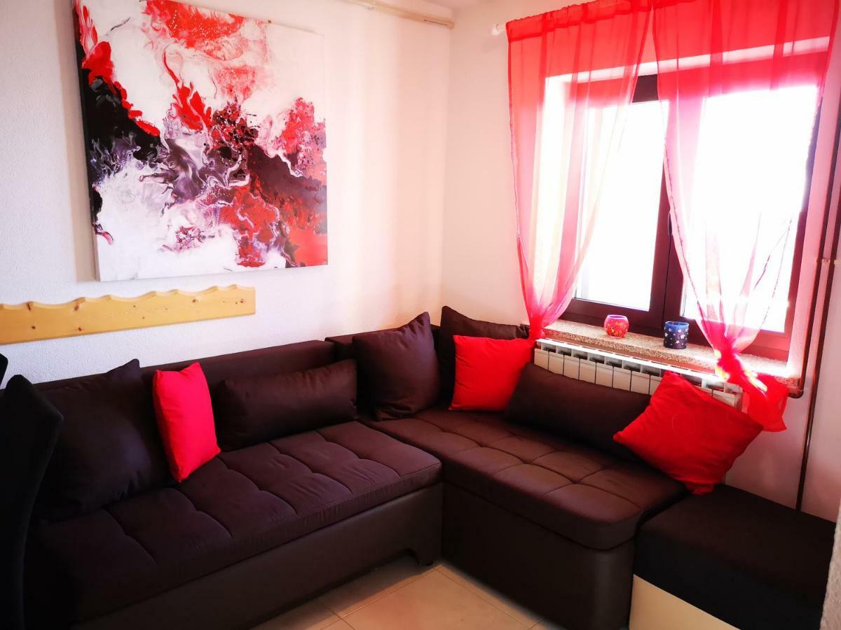 Apartman "Sabine Red" With Heated Pool Omišalj Exterior foto